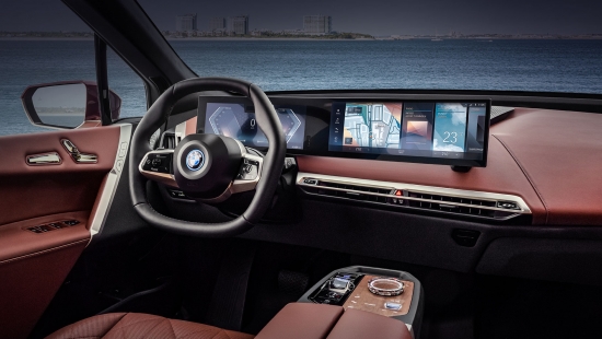 Kompleksu iDrive 8 prezentēja BMW